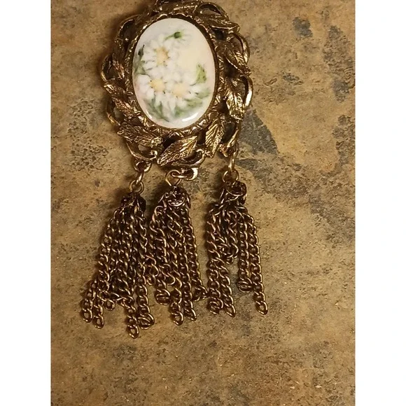 Goldtone Hand Painted Flower Tassel Goldtone Brooch Pin - Picture 3 of 5